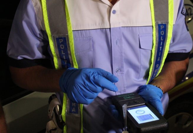 ȘOFERIȚĂ DROGATĂ LA VOLAN pe o stradă din Târgoviște ȘOFERIȚĂ DROGATĂ LA VOLAN pe o stradă din Târgoviște , la data de 12 mai a.c., în jurul orei 00:54, polițiștii din cadrul Poliției Municipiului