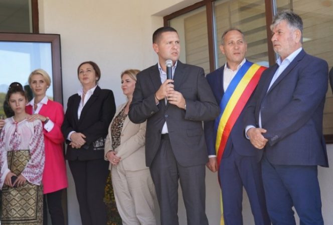 La Valea Mare, administrația locală a pus la punct tot ceea ce înseamnă utilități și clădiri de interes public  La Valea Mare, administrația locală  condusă de primarul Ion Constantin Miu  a pus  la punct tot ceea ce înseamnă utilități, asigurând condiții civilizate de trai.