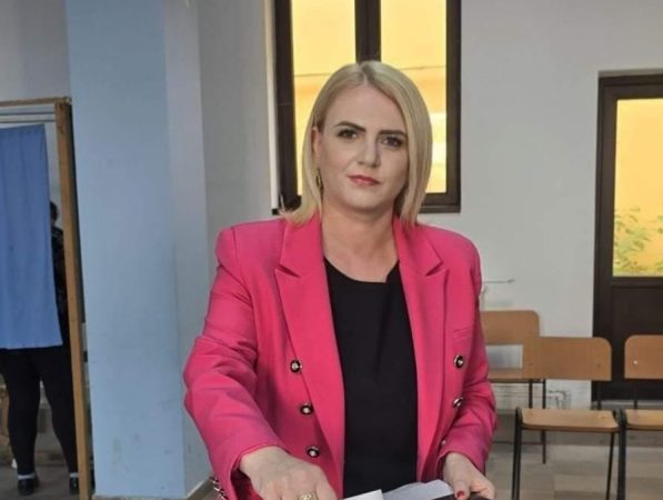 Prefectul județului Dâmbovița, Claudia Gilia, a votat pentru CONTINUITATE Prefectul județului Dâmbovița, Claudia Gilia, a votat pentru continuitate în cadrul alegerilor locale.