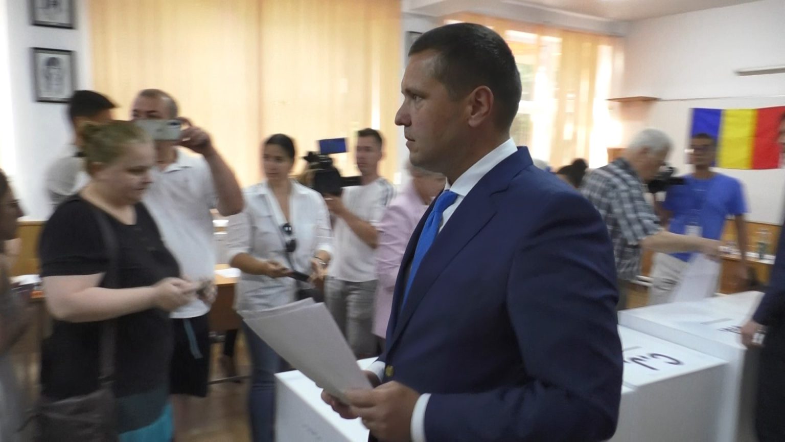 Președintele CJ Dâmbovița, Corneliu Ștefan, a votat astăzi pentru viitorul fiecărui dâmbovițean și al județului Dâmbovița. 