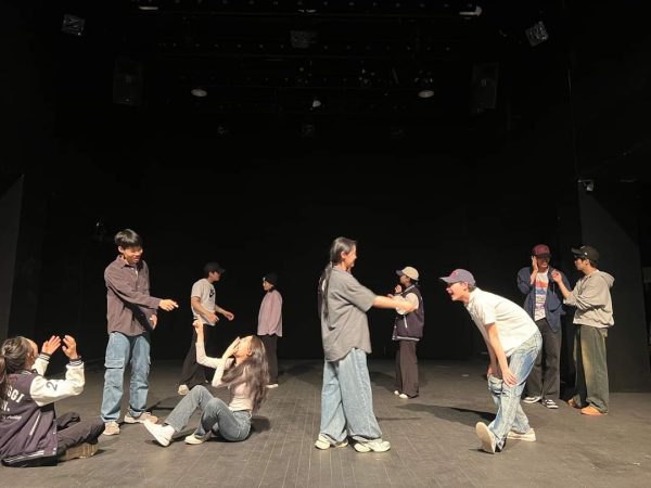 Spectacol de teatru coreean la BABEL, Korean Theatre Happening prezentat de Kyonggi University Seoul,  ora 16:00 în "Piața Mihai Viteazul".