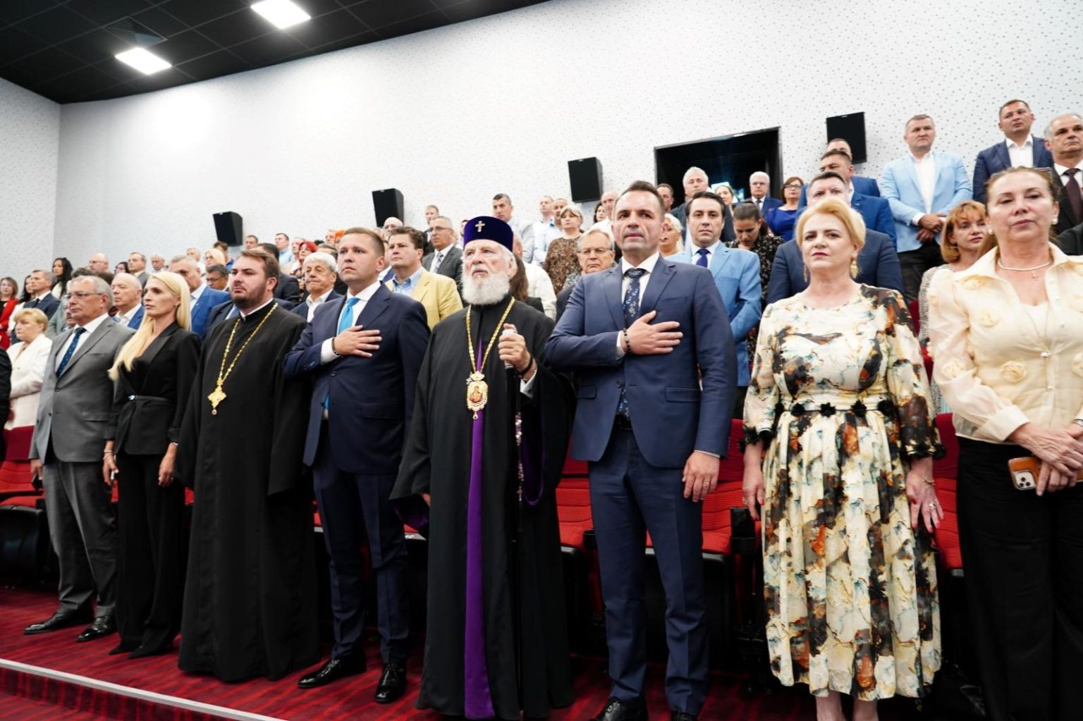 Gala de Excelență a județului Dâmbovița a adus oamenii împreună pentru a celebra succesul și excelența Gala de Excelență a județului Dâmbovița oferă o platformă pentru a evidenția și sărbători reușitele și contribuțiile remarcabile ale oamenilor din comunitate.