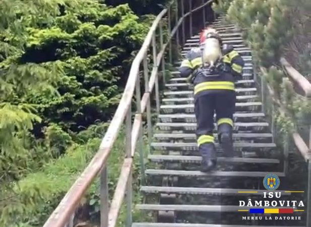 Pompierii dâmbovițeni au participat la concursul „Scări pe Toaca” organizat în județul Neamț Pompierii dâmbovițeni au participat la concursul "Scări pe Toaca" organizat în județul Neamț, este vorba despre soldații Detașamentului de Pompieri Titu, plt. adj. Plop Daniel și plt. adj. Plopeanu Ionel.