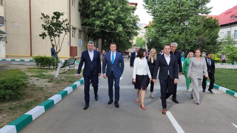 PSD Dâmbovița: Salariul minim european introdus în România, majorare de la 3.300 la 3.700 lei din 1 iulie PSD Dâmbovița informează cetățenii că premierul României, Marcel Ciolacu, a anunțat introducerea salariului minim european în țară.