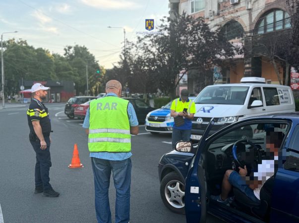 Razie pe străzile din municipiul Târgoviște. VIDEO Razie pe străzile din municipiul Târgoviște, la data de 19 iunie a.c., în intervalul orar 19:00-22:00, în municipiul Târgoviște