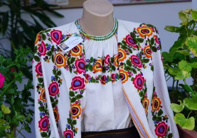 24 IUNIE, ZIUA UNIVERSALĂ A IEI, o sărbătoare dedicată frumuseții și simbolismului iei tradiționale românești