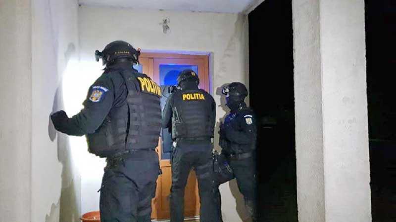 O bătaie ce a avut loc pe o stradă din Târgoviște, s-a lăsat cu arestarea unor femei și bărbați O bătaie ce a avut loc pe o stradă din Târgoviște, s-a lăsat cu arestarea unor femei și bărbați