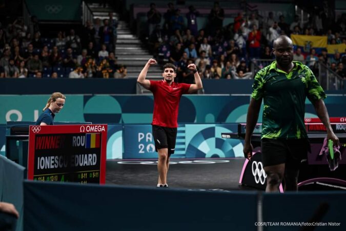 La tenis de masă, a treia victorie a fost adusă de Eduard Ionescu, debutant la Jocurile Olimpice, care a produs surpriza serii în South Paris Arena 4