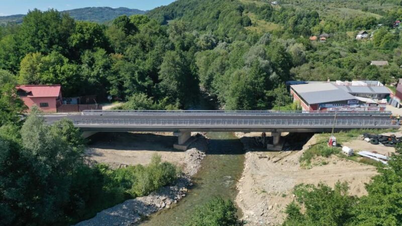 S-a reluat circulația pe podul de pe drumul județean 724, anunțul a  fost făcut de CJ Dâmbovița. S-au  finalizat lucrărilor