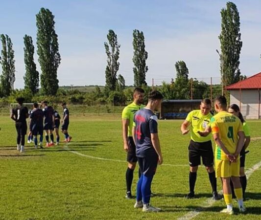 În urma neînscrierii echipelor ACS Străjerii Răzvad și ACS Unirea Bucșani, Liga 4 va fi completată de alte două cluburi.