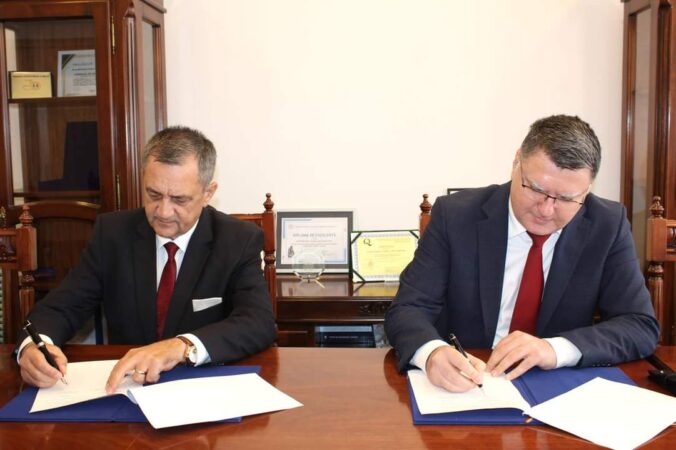 Acord de parteneriat între Universitatea „Valahia” din Târgoviște și Uzina de Produse Speciale Dragomirești S-a semnat un acord de parteneriat între Universitatea „Valahia” din Târgoviște și Uzina de Produse Speciale Dragomirești S.A