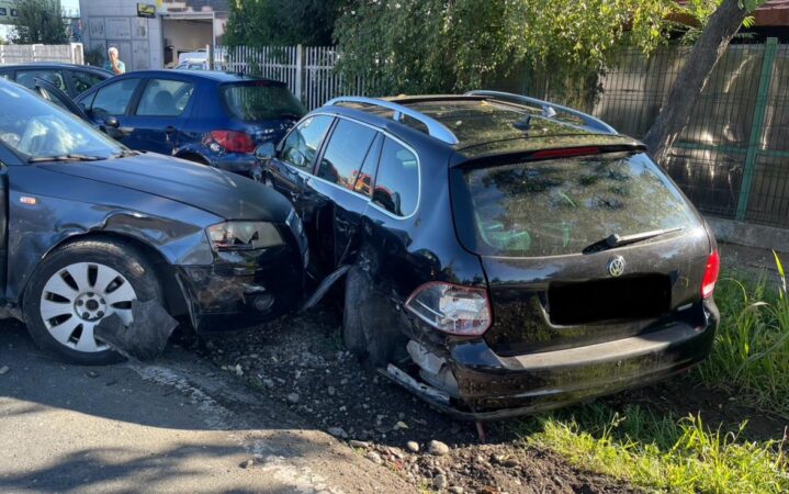 Carambol pe DN71 în localitatea Ulmi, în această dimineață, 7 august, polițiștii din cadrul Serviciului Rutier au fost sesizați