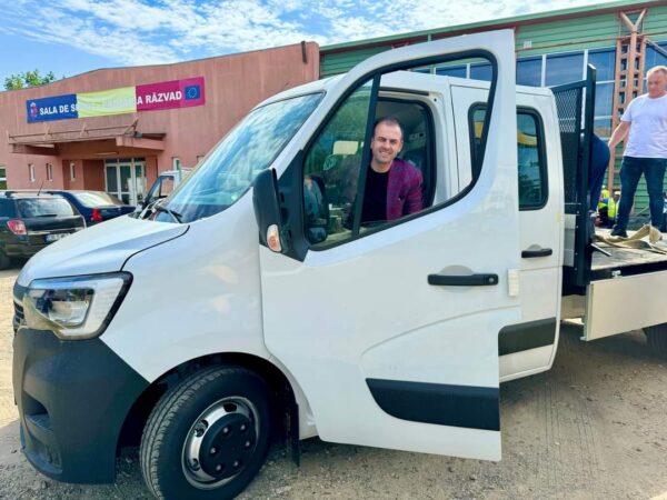 Echipa administrativă a reușit să îndeplinească un alt obiectiv important prin dotarea serviciului S.V.S.U cu o autobasculantă echipată cu sărăriță și lamă pentru zăpadă. 