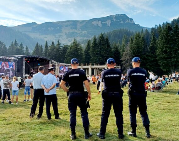 În minivacanța prilejuită de sărbătoarea Sfânta Maria, peste 120 de jandarmi dâmbovițeni au acționat zilnic pentru ca cetățenii să petreacă în condiții de siguranță.