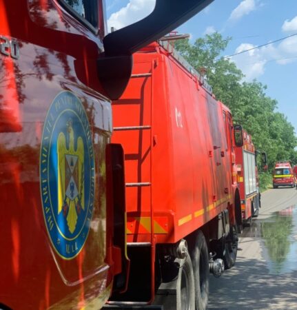 Incendiu produs la o autoutilitară în satul  Potlogi, Garda de intervenție Potlogi din cadrul Detașamentului Titu