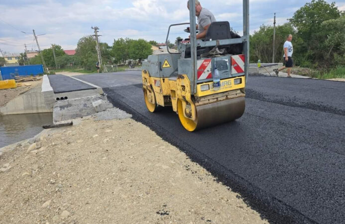 Lucrările la Podul pe DC 159 în comuna Niculești sunt pe ultima sută de metri Lucrările la Podul pe DC 159 în comuna Niculești sunt pe ultima sută de metri, marcând astfel un moment semnificativ pentru locuitorii din zonă.