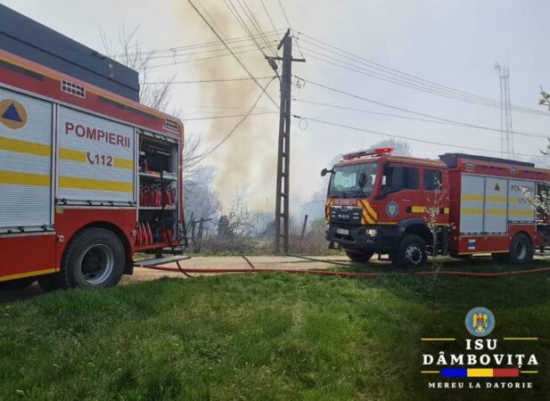 Incendiu  la o casă situată în comuna Bilciurești, sat Bilciurești, pe strada Principală, în jurul orei 12:35 pompierii au fost solicitați să intervină.