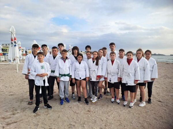 Primarul Marius Caravețeanu anunță un succes al micilor sportivi  răcăreni la prima competiție de Judo, ACS Gani s-a  întors cu medalii.