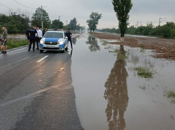 POLIȚIA ROMÂNĂ FACE RECOMANDĂRI ÎN CONDIȚII METEO NEFAVORABILE, având în vedere faptul că în mai multe județe ale țării se circulă