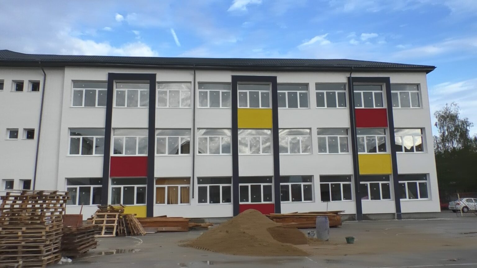 Lucrarile sunt în grafic la Școala Gimnazială „Grigore Alexandrescu” din Târgoviște. VIDEO Lucrarile sunt în  grafic la Școala Gimnazială „Grigore Alexandrescu” din Târgoviște, unitatea de învățământ din microraionul nr. 11,