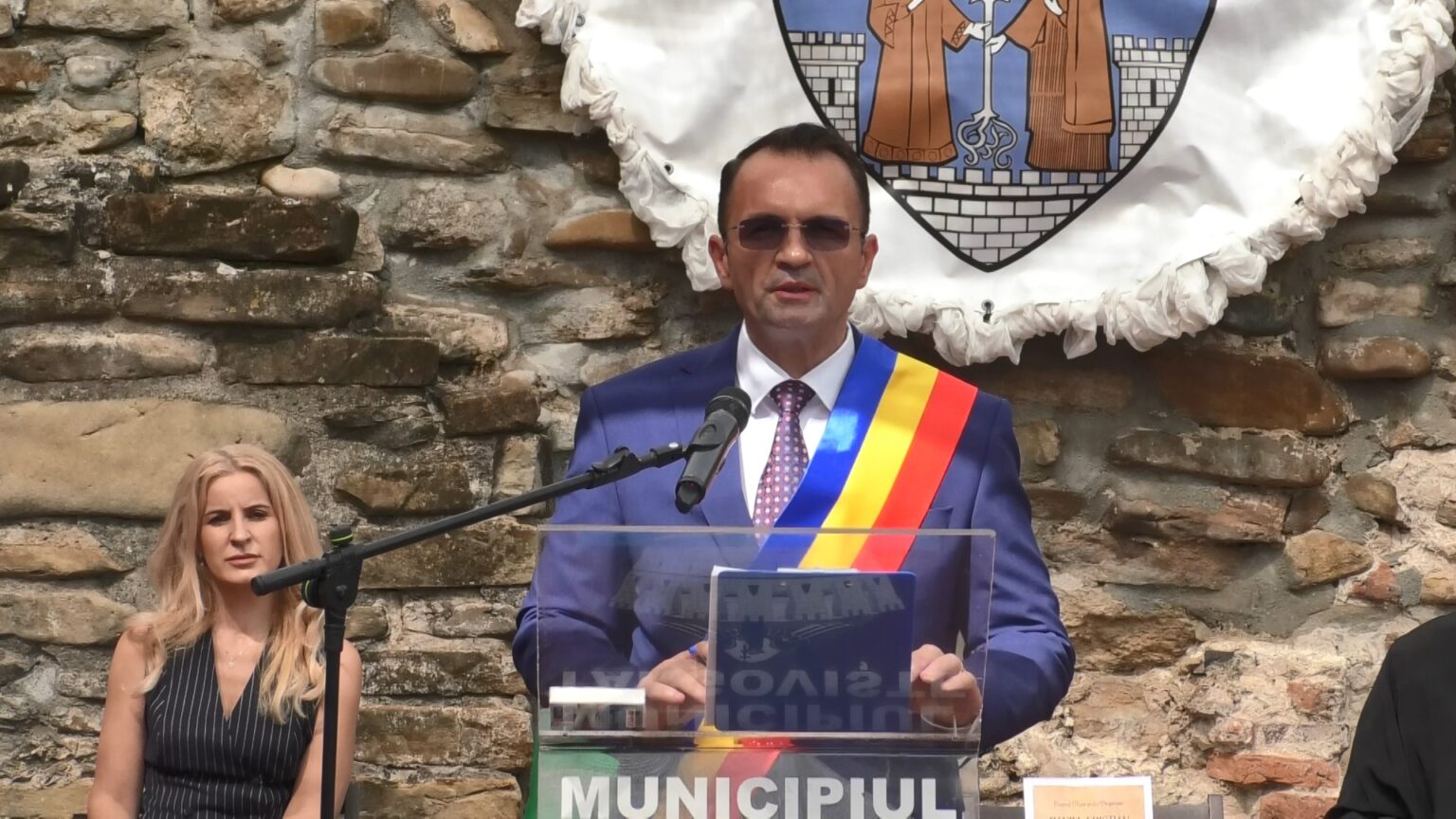 Sub privirile încărcate de istorie ale Curții Domnești din Târgoviște, a avut loc astăzi ședința festivă a Consiliului Local Târgoviște,