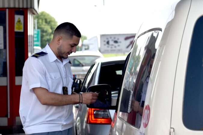 AVERTISMENT: În această perioadă timpii de așteptare prin VAMA Giurgiu vor fi ridicați  AVERTISMENT, în această perioadă timpii de așteptare prin PTF Giurgiu vor fi ridicați și recomandăm participanților la traficul transfrontalier