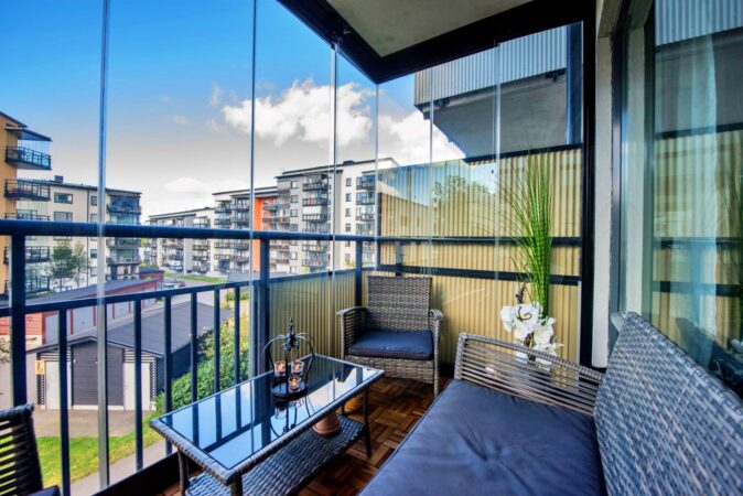 Cum să amenajezi un balcon sau o logie într-un bloc: sfaturi și idei practice