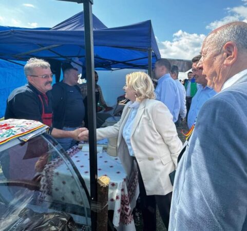 Prefectul județului Dâmbovița, Claudia Gilia, și președintele Consiliului Județean, Corneliu Ștefan, au onorat invitația primarului Gheorghe Brebeanu