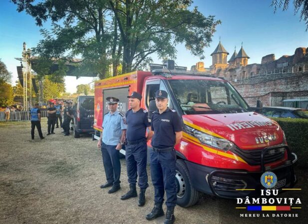 Pompierii dâmbovițeni sunt pe baricade de Zilele Cetății Târgoviște ,  în Parcul Chindia.Ei sunt pregătiți să intervină în cazuri medicale