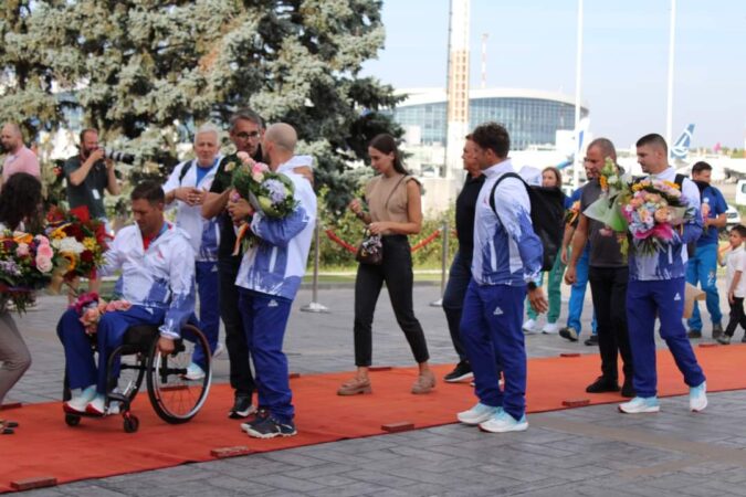 Lotul României care a participat la Jocurile Paralimpice Paris 2024 s-a întors acasă cu rezultate remarcabile Lotul României care a participat la Jocurile Paralimpice Paris 2024 s-a întors acasă cu rezultate remarcabile, reflectând dedicarea și talentul sportivilor noștri.