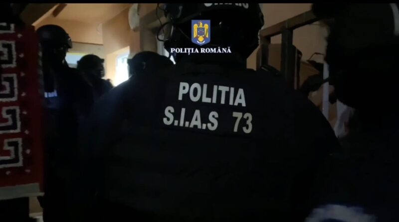 La Târgoviște au loc percheziții de amploare. VIDEO La Târgoviște au loc percheziții de amploare, polițiștii din cadrul Poliției Municipiului Târgoviște, sub coordonarea unui procuror de la Parchetul