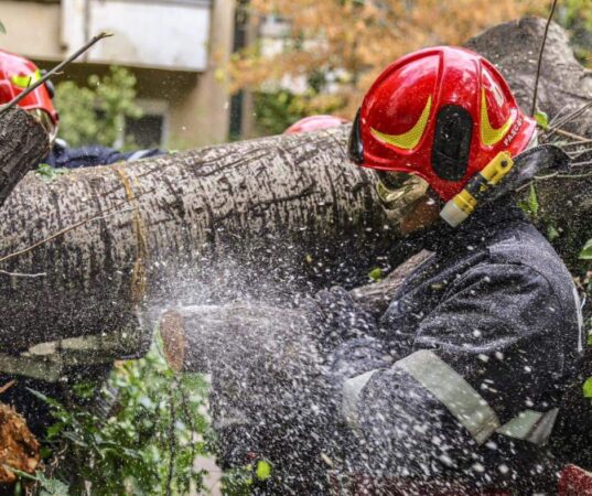 ULTIMA ORĂ: Pompierii își sporesc tehnica de intervenție în județul Dâmbovița și au crescut capacitatea operațională ULTIMA ORĂ: Începând de sâmbătă seară, tehnica de intervenție din județele DB, GR, VS, VN și TR va fi suplimentată, pentru eficientizarea misiunilor
