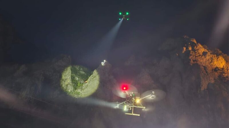 OPERAȚIUNE DE SALVARE extrem de DIFICILĂ în derulare , în masivul Mehedinți,  acțiune la care participă salvamontiști din Mehedinți și Caraș Severin. 