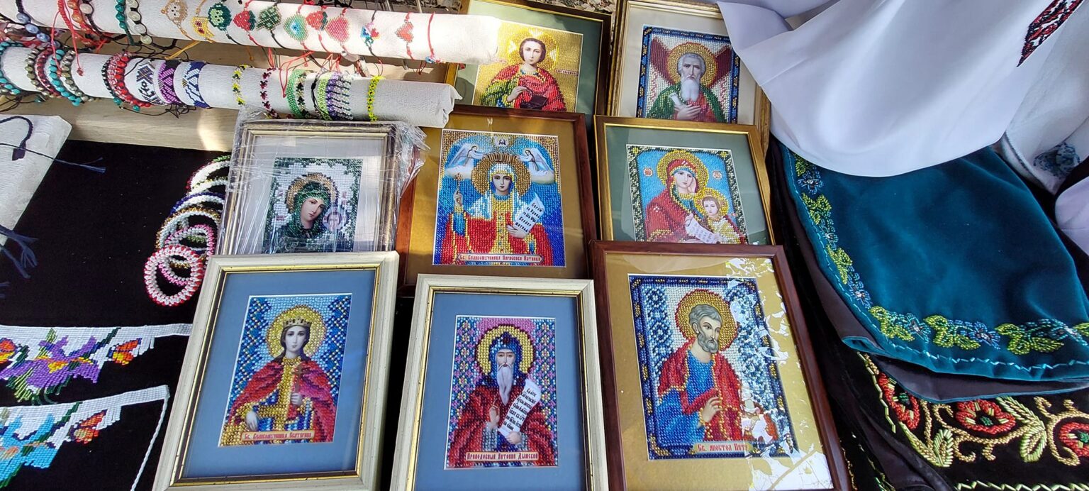 Astăzi, la Târgoviște, a avut loc deschiderea celei de-a XXII-a ediții a Târgului Meșterilor Populari, organizat în cadrul sărbătorii "Zilele Cetății".