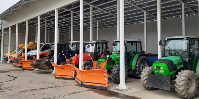 UNICAT: Primăria Voineşti are un parc auto de 20 de utilaje de ultimă generație, pregătit pentru orice intervenție UNICAT: Primăria Voineşti are un parc auto de utilaje de ultimă generație, pregătit pentru orice intervenție, un xemplu de eficiență și performanță în gestionarea resurselor locale.