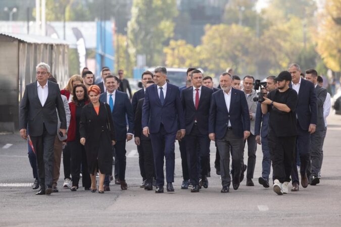 Corneliu Ștefan, președintele PSD Dâmbovița, a fost alături de Marcel Ciolacu, la depunerea candidaturii pentru Președinția României Corneliu Ștefan, președintele PSD Dâmbovița, a fost  alături de liderul partidului, Marcel Ciolacu, la depunerea candidaturii acestuia pentru Președinția României.