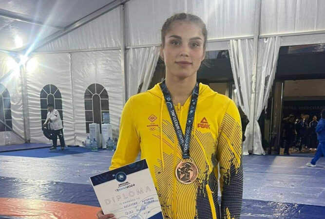 România urcă pe podium la Campionatul Mondial de Lupte Seniori U23 de la Tirana România urcă pe podium la Campionatul Mondial de Lupte Seniori U23 de la Tirana, Kateryna Zelenykh a câștigat medalia de bronz la categoria 65 kg, după ce a învins-o în finala mică pe Karolina Pok, din Ungaria.