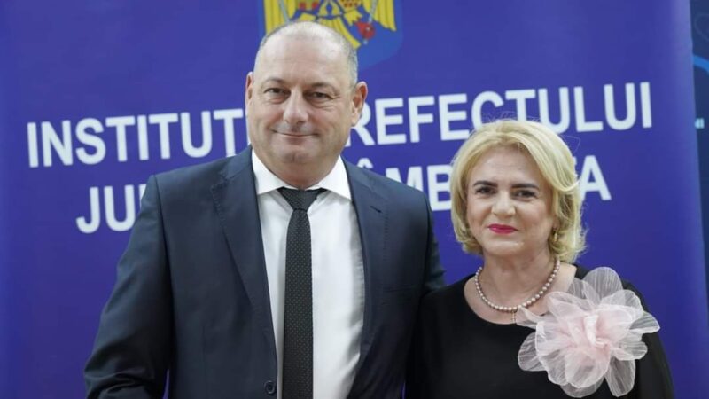 Emilian Rusu a depus jurământul ca nou prefect al județului Dâmbovița Emilian Rusu a depus jurământul ca nou prefect al județului Dâmbovița, într-o ceremonie oficială la care au fost prezenți președintele CJ Dâmbovița