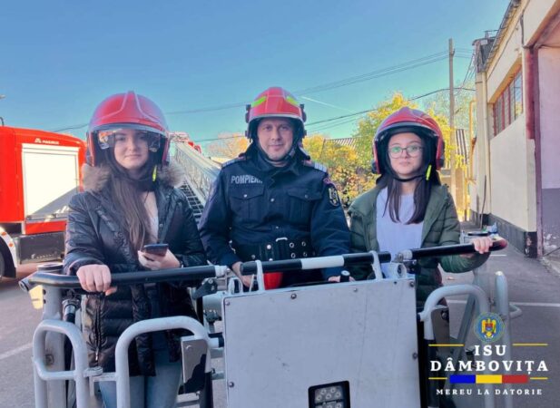 Vizită la ISU Dâmbovița în cadrul programului „Școala Altfel”, astăzi, peste 300 de copii de la Școala Gimnazială Vasile Cârlova