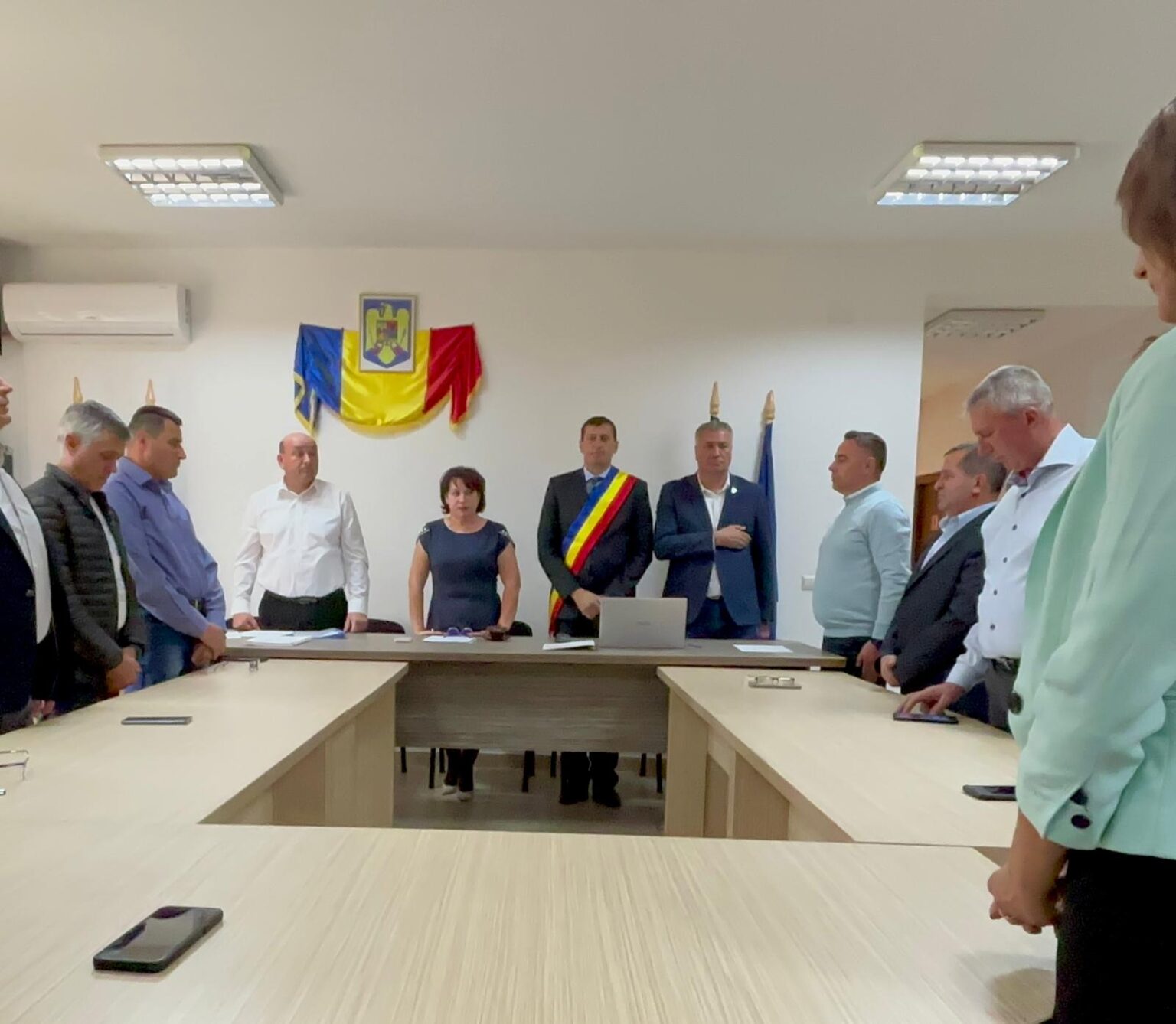 Comuna Malu cu Flori: Ion Constantin și-a preluat al treilea mandat în fața noului Consiliu Local Comuna Malu cu Flori a fost astăzi gazda unei ceremonii deosebite, în cadrul căreia s-a constituit noul Consiliu Local și s-a marcat