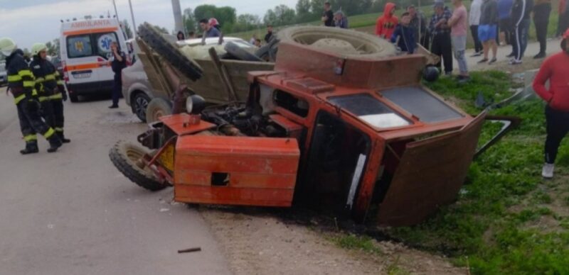 Accident grav la Lungulețu: Coliziune între un tractor și un autoturism  Accident grav la Lungulețu: Coliziune între un tractor și un autoturism , astăzi de dimineață,  12 octombrie a.c., în jurul orei 06:20,