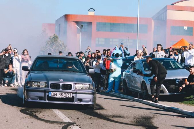 Ediția a II-a a CarExpo 2024: O sărbătoare a Automobilelor și Inovației la Universitatea „Valahia” din Târgoviște Ediția a II-a a CarExpo 2024 a avut loc la Universitatea „Valahia”  din Târgoviște, un eveniment dedicat pasionaților