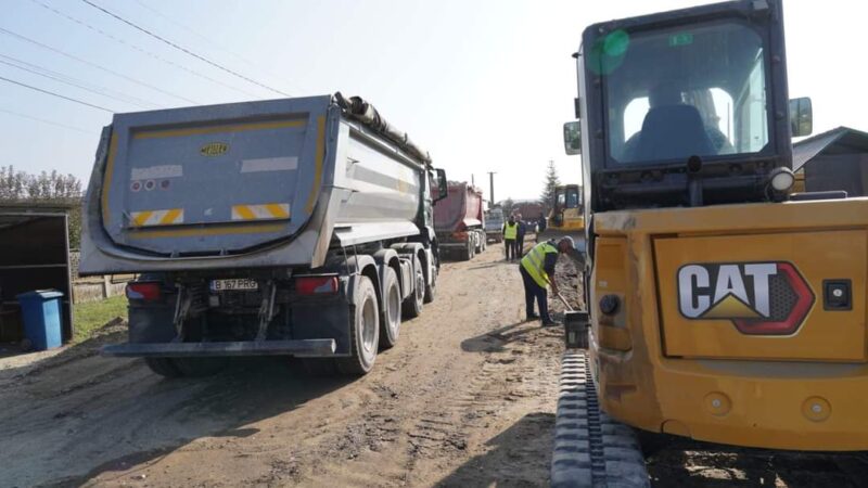 CJ Dâmbovița anunță că lucrările de modernizare pe DJ 720 A, ce leagă Gura Ocniței de DN1A, progresează rapid Președintele CJ  Dâmbovița, Corneliu Ștefan, a anunțat că lucrările de modernizare pe DJ 720 A, ce leagă Gura Ocniței de DN1A