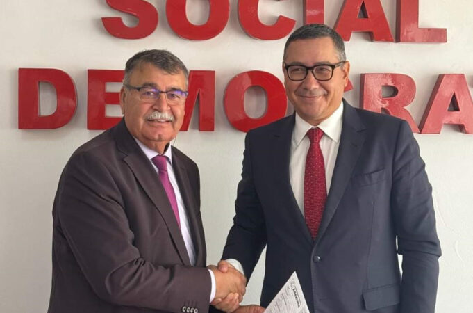 Victor Ponta este noul membru al organizației PSD Niculești, condusă de primarul Dorinel Soare Victor Ponta este noul membru al organizației PSD Niculești, condusă de primarul Dorinel Soare