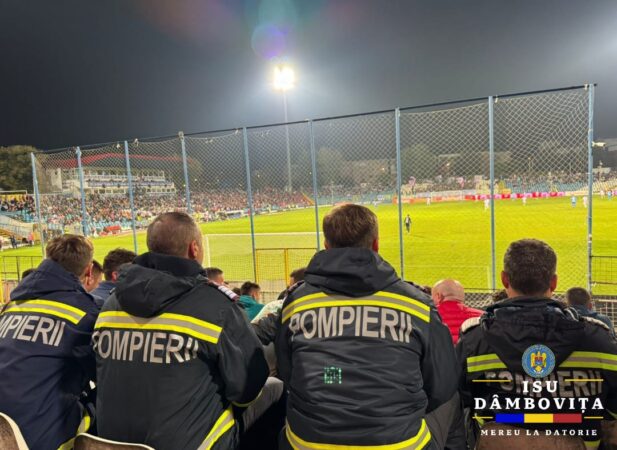 Pompierii eroi, onorați pe stadionul Oțelul pentru lupta cu inundațiile din Galați În această seară, pe stadionul Oțelul din Galați la meciul dintre SC Oțelul Galați și Universitatea Craiova a avut loc un moment special