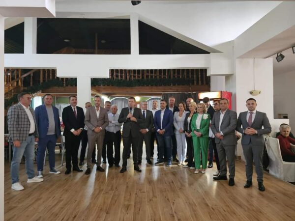 PSD Dâmbovița: Colaborarea strânsă cu seniorii este un element esențial în consolidarea și dezvoltarea activității politice PSD Dâmbovița a avut o întâlnire deosebită cu seniorii din Târgoviște și Găești, eveniment ce a marcat o colaborare de succes și o recunoaștere