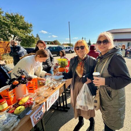 Târgul de Toamnă de la Școala Gimnazială Valea Voievozilor: O sărbătoare a generozității Târgul de Toamnă de la Școala Gimnazială Valea Voievozilor: O sărbătoare a generozității, astăzi,  comunitatea s-a adunat pentru a celebra a III-a ediție a „