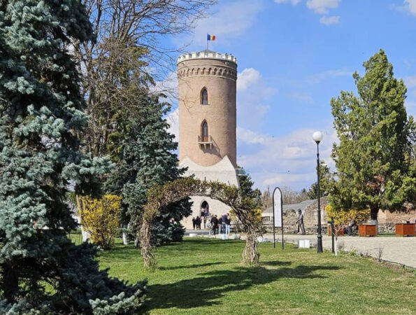 Complexul Naţional Muzeal „Curtea Domnească” Târgovişte a trecut la programul de iarnă   Complexul Naţional Muzeal „Curtea Domnească” Târgovişte și-a modificat  programul de vizitare, adaptându-se sezonului rece.