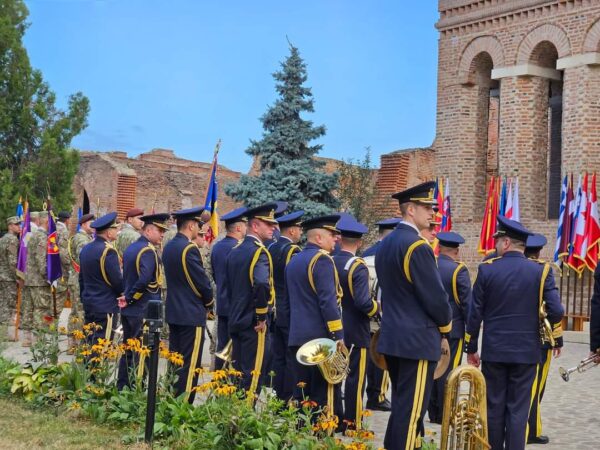 25 octombrie, Ziua Armatei României: Ceremonii solemne și evenimente dedicate eroilor 25 octombrie, România sărbătorește Ziua Armatei, marcând eliberarea Transilvaniei de Nord în 1944.