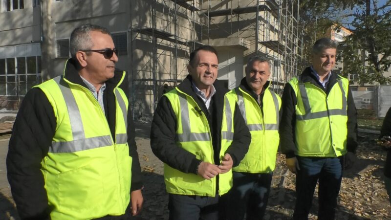 Târgoviște: Lucrări majore de renovare la Liceul Teoretic „Ion Heliade Rădulescu”. VIDEO Târgoviște: Lucrări majore de renovare la Liceul Teoretic „Ion Heliade Rădulescu” , începe o transformare de amploare